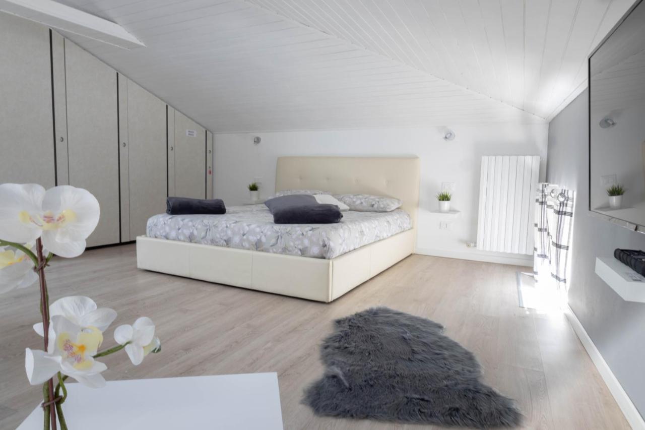 Lapiccolina Apartment เดเซนซาโนเดลการ์ดา ภายนอก รูปภาพ