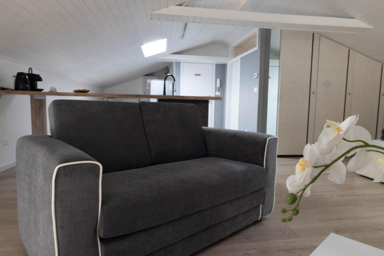 Lapiccolina Apartment เดเซนซาโนเดลการ์ดา ภายนอก รูปภาพ